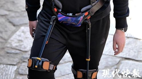 外骨骼机器人在景区工作