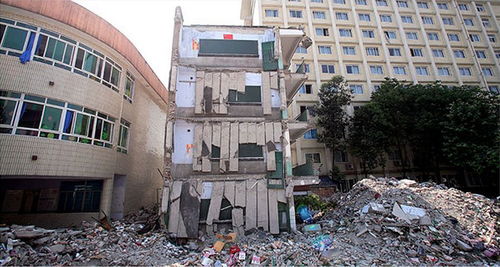 汶川地震中倒塌的教学楼