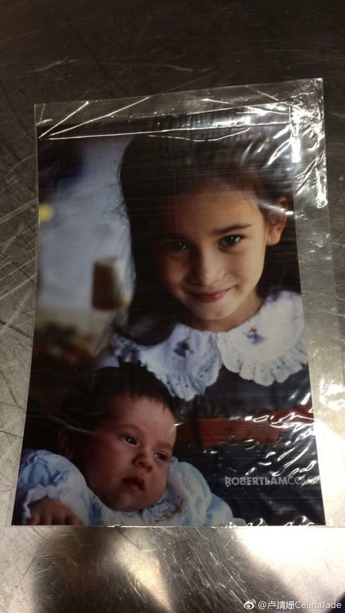 卢靖姗小时候的照片<blockquote><p>“我一直想不明白，直到妈妈去世后我才慢慢理解她。”——卢靖姗</p></blockquote><p>原来，卢靖姗的母亲身体一直不好，情绪也因此受到影响。她并不是不爱女儿，而是深陷疾病与情绪的泥沼中，无法给予孩子足够的温暖。</p><br>\<h2 id=