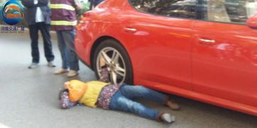 74岁老奶奶带着73岁闺蜜自驾游，网友：上车74岁，开车时仿佛47岁