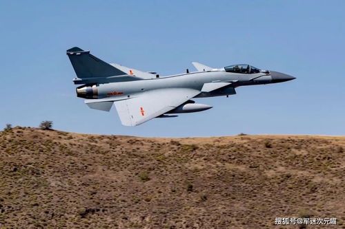 歼10C飞行表演队空中拉烟展示