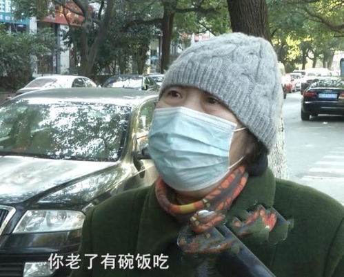 杭州77岁儿子扶101岁母亲晨步