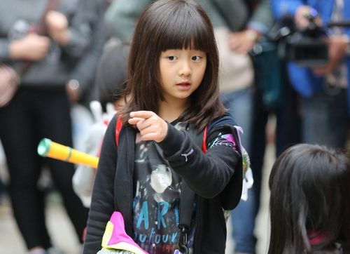 黄多多进军影视圈？19岁少女的成长轨迹引热议