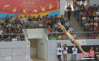 吴敏霞重穿泳衣为女儿示范跳水，母爱满满感动全网