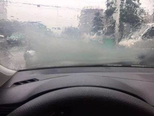 雨天在车里坐着，如何缓解焦虑？一位都市上班族的真实分享