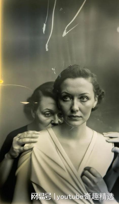 AI生成的童年照片与真实照片对比图