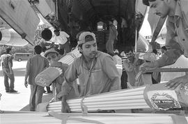 巴基斯坦洪灾期间中国救援物资抵达