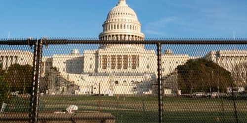 罕见！美议员展示美国会大厦秘密通道：直通大厦外 台阶上写满签名