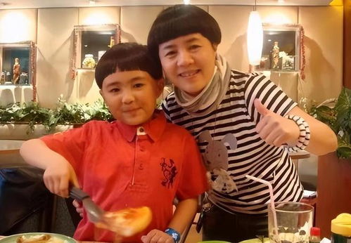 金龟子女儿抱着宝宝