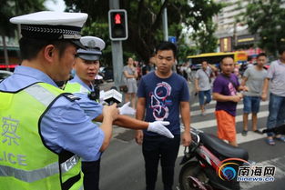 街头警察执法现场图片