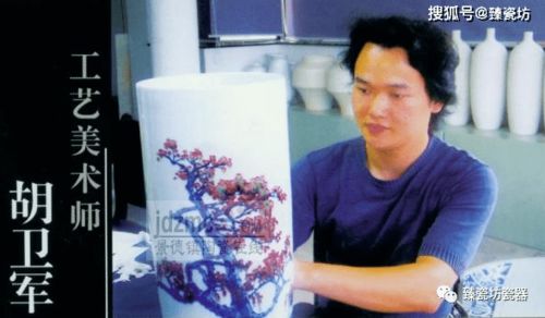 上官正义手持举报材料接受采访