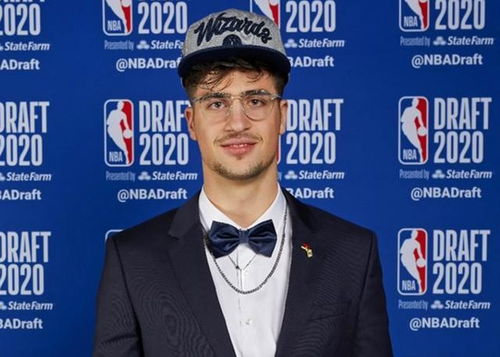 NBA选秀大会现场气氛热烈