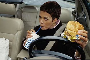 官方通报救护车拉警报开道旅游？背后真相令人揪心！