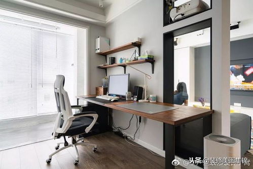 图片内容: 一位女性在书桌前阅读理财书籍并做笔记