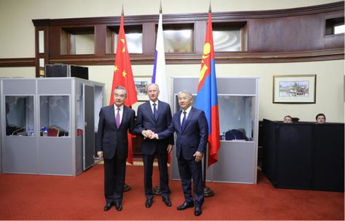 中俄领导人会晤时握手