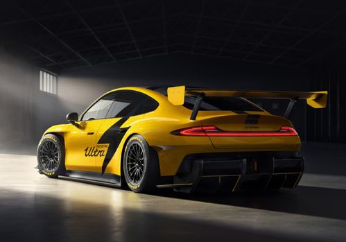 小米SU7Ultra内饰仪表盘显示马力数据