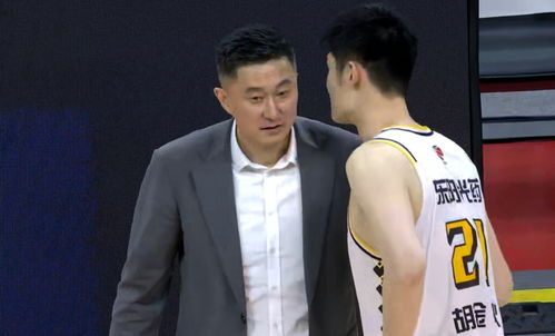 杨瀚森面对镜头微笑接受采访