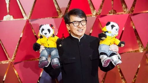 成龙在颁奖典礼上微笑