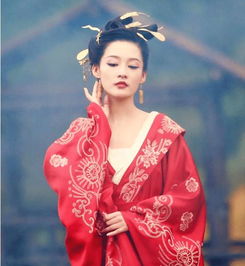 微博热搜爆点：内娱谁敢接李现这样的造型？