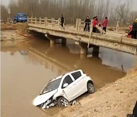 腾讯热搜：成都新津一家三口溺水，一人不幸遇难！现场揪心全过程曝光