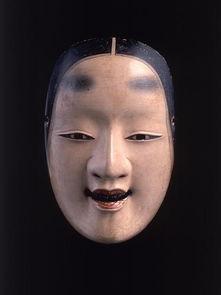 戴着面具微笑的人