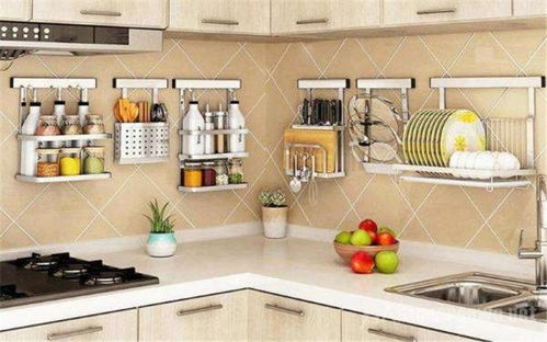 婆婆深夜独自在厨房熬粥