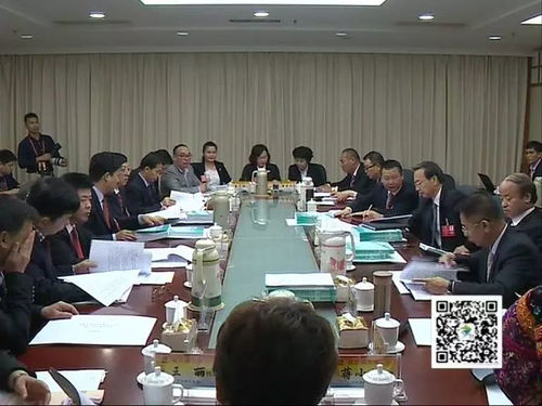 企业员工在会议室讨论国际市场策略