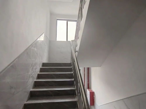 楼道改造前后对比图