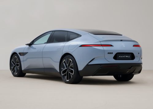 阿维塔怒怼博主“苏黎世贝勒爷”：1000万索赔背后，真相究竟如何？