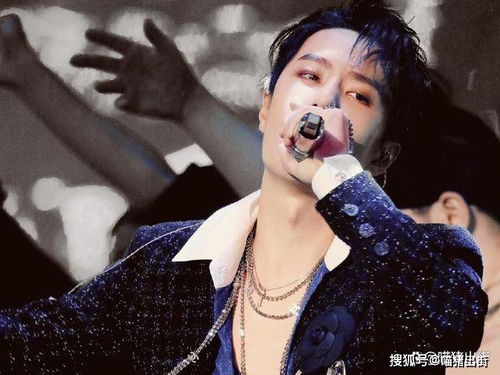 王一博佩戴骨头项链出席活动