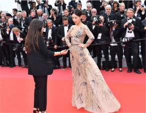 哪吒2配音演员戛纳红毯