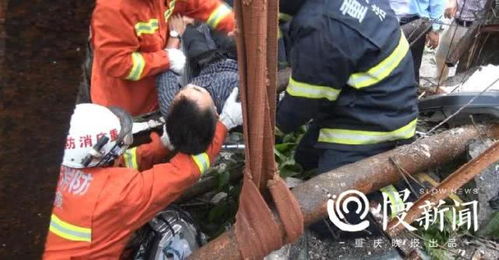 司机在冰雹中紧张驾驶