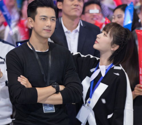 李现与朋友合影照片