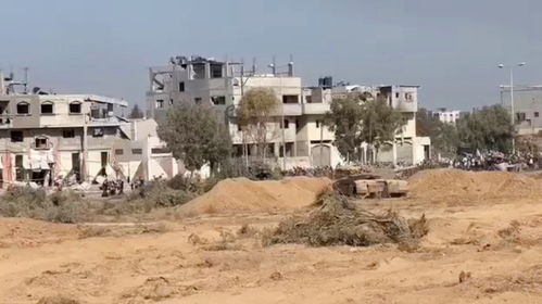 加沙居民匆忙撤离场景