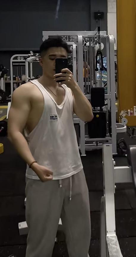 山阿生前发布的健身照