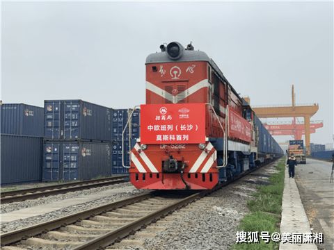 广西边境口岸繁忙的物流运输