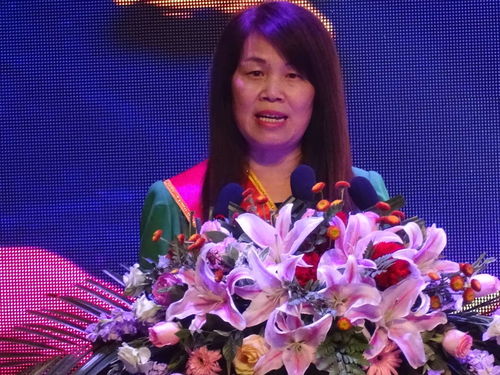 范代娣在科技论坛上演讲