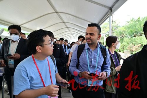 广交会现场外商参观交流