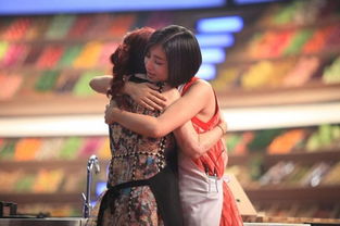 林悦与亲生父母相拥而泣