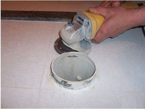 墙排马桶与排污管连接处缝隙过大