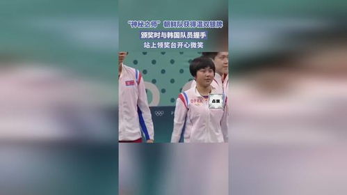 杨雨豪站在领奖台微笑画面