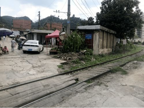 五问“火车穿村致19人身亡”背后，我们该如何守护生命安全？