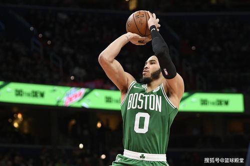 塔图姆带球突破瞬间