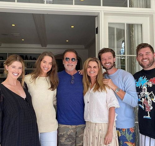 GAI与Labubu同框的潮玩展示图