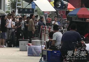 吴彦祖在上海街头被偶遇的照片