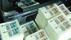 夫妻印假币20万，每天花300到3000元！警方一锅端现场曝光