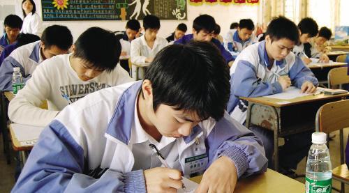 小伙为救同学错过高考，官方回应：将补考！网友：他的人生考试满分