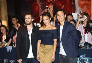 吴彦祖与粉丝互动的现场照片