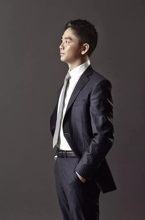 京东创始人刘强东身穿骑手工服送餐