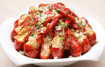 专家检查小龙虾